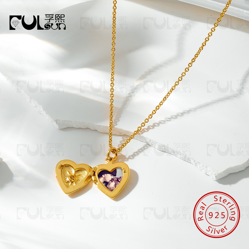 Heart Locket Necklace Photo - Collana con ciondolo a forma di