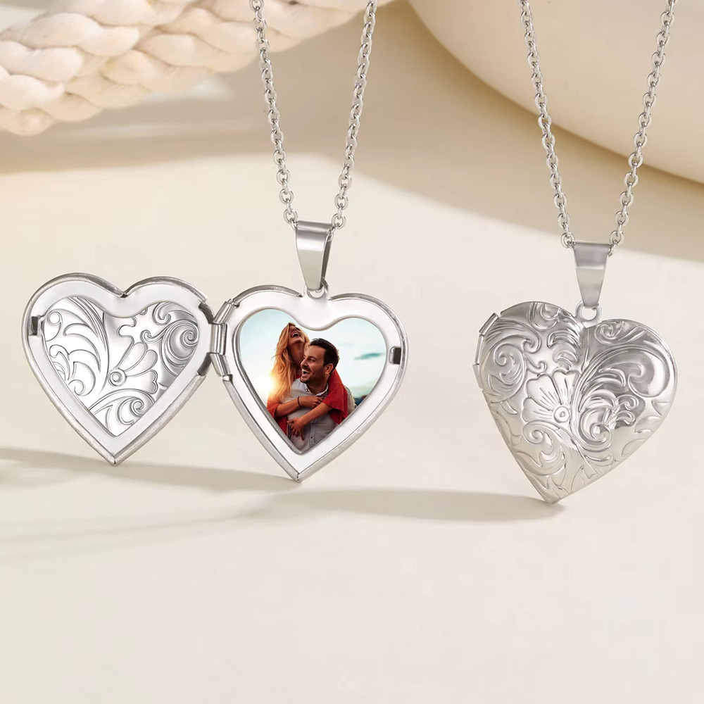 Heart Locket Necklace Photo - Vnox Dainty Heart Foto Collane con