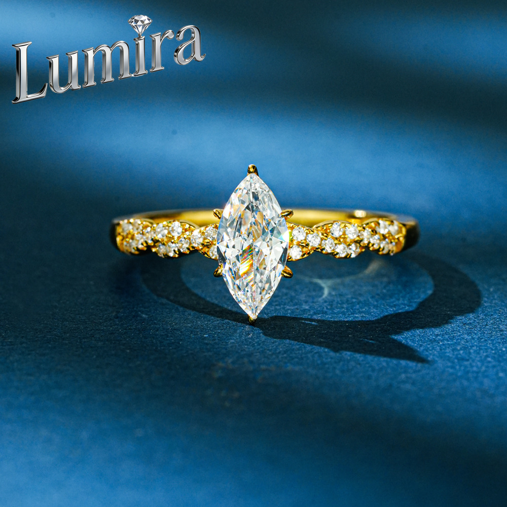 Moissanite Engagement Ring 1 Carat - Anello Lumira in Oro 18K con