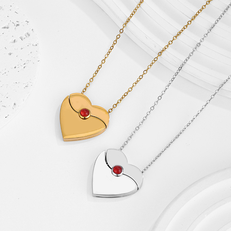 Collana con Ciondolo a Forma d - Heart Locket Necklace Photo recensione e prezzo