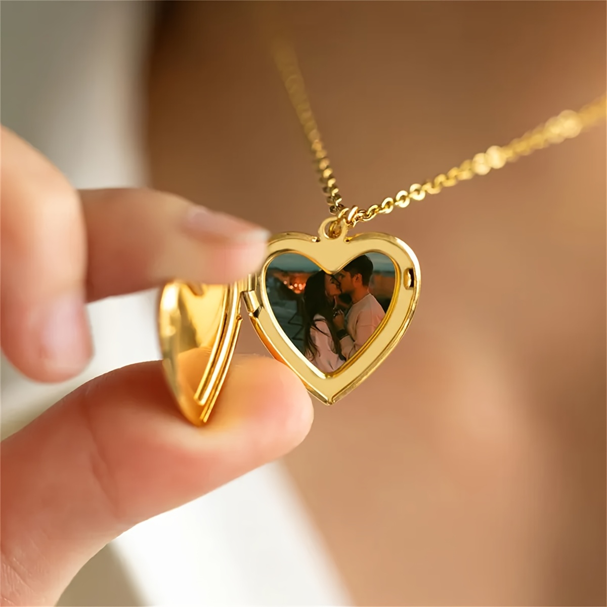 Collana con ciondolo medaglion - Heart Locket Necklace Photo recensione e prezzo