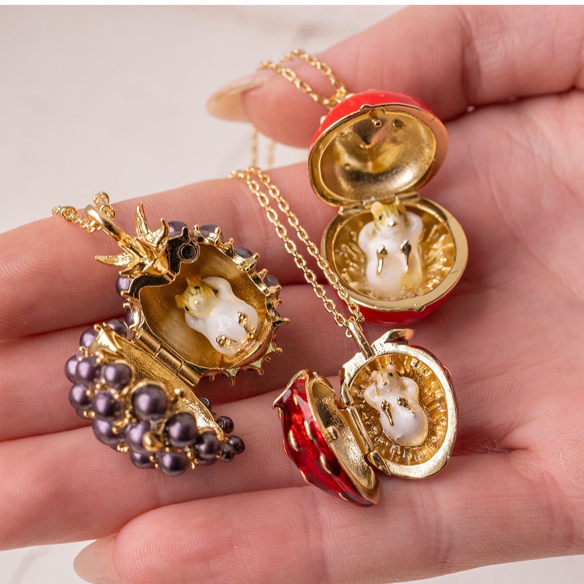 Nuova Collana con Ciondolo a F - Heart Locket Necklace Photo recensione e prezzo