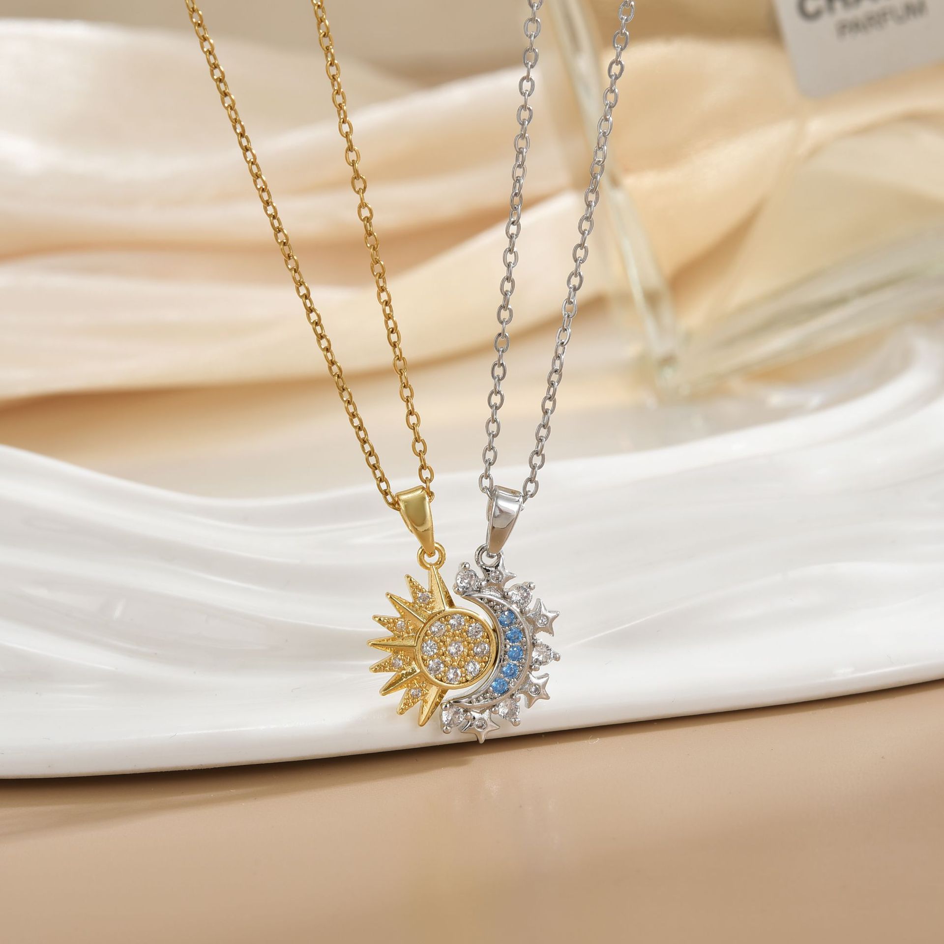Collane magnetiche per coppie  - Magnetic Couple Matching Necklaces recensione e prezzo