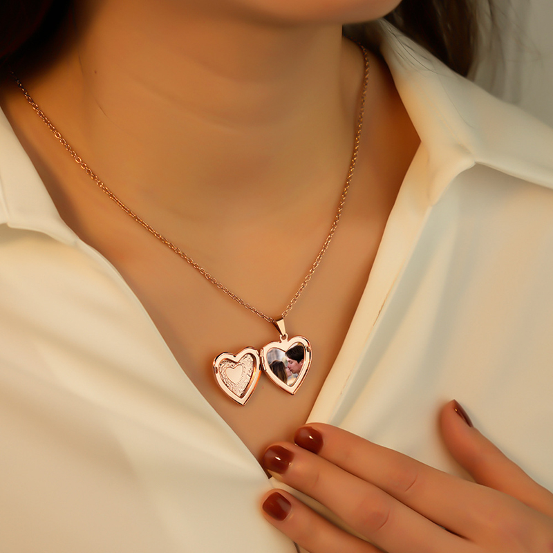 Collana con Ciondolo a Cuore P - Heart Locket Necklace Photo recensione e prezzo