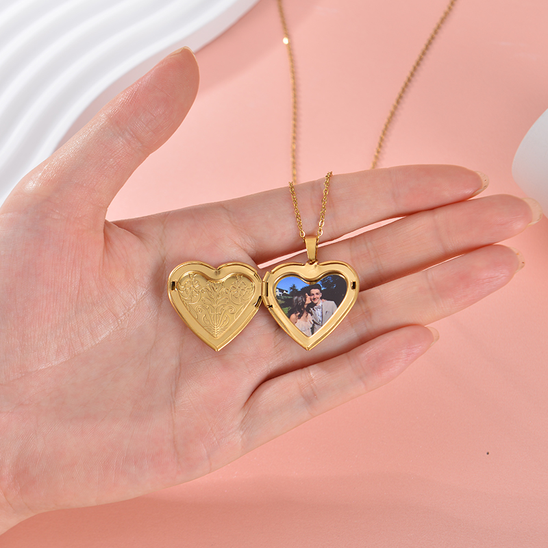 Collana con Ciondolo a Cuore P - Heart Locket Necklace Photo recensione e prezzo
