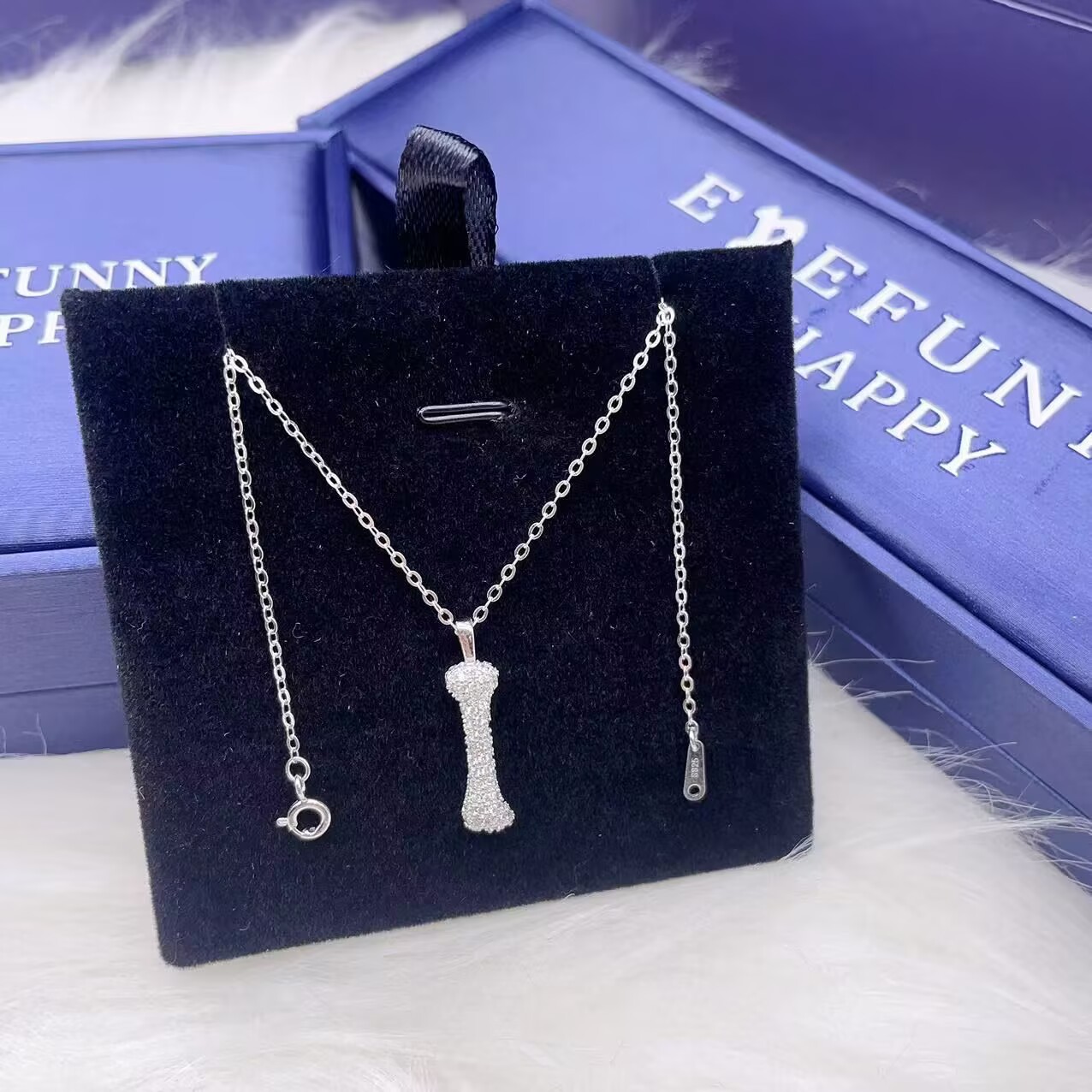 Versione aggiornata! La collan - Anime Pendant Necklace recensione e prezzo