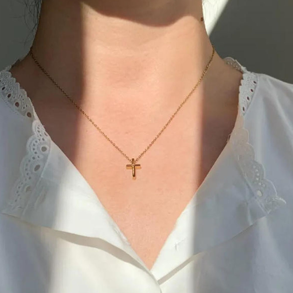 Squisita collana con croce in  - Cross Pendant Necklace Gold recensione e prezzo