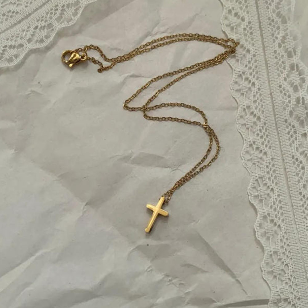 Squisita collana con croce in  - Cross Pendant Necklace Gold recensione e prezzo
