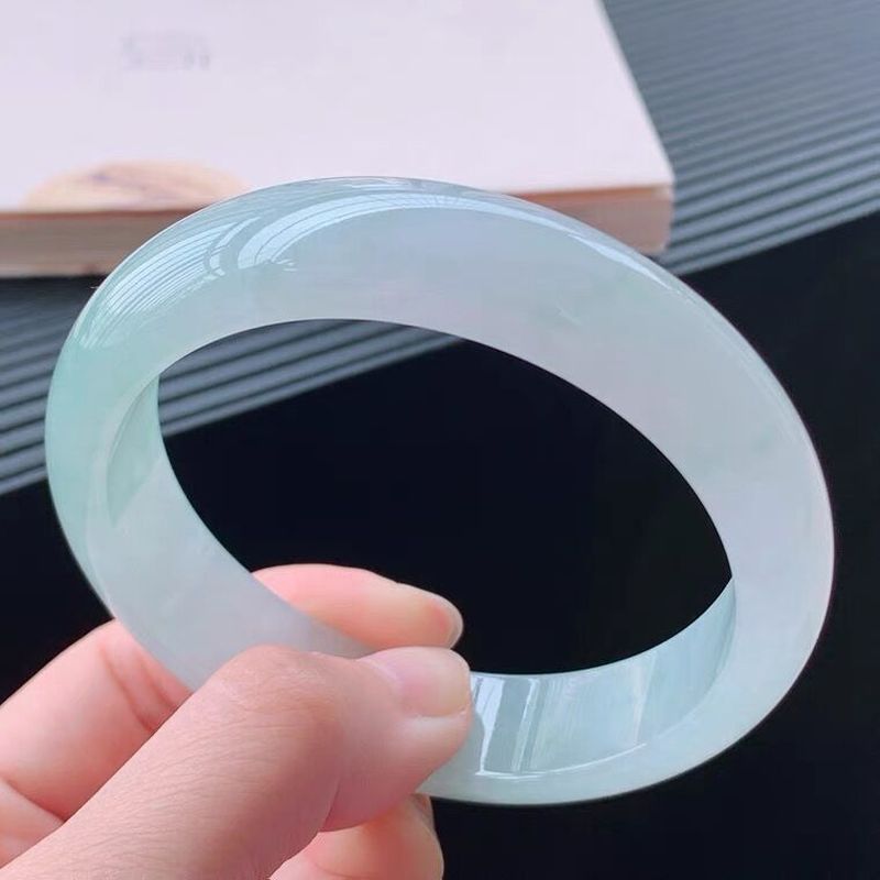 Bracciale in giadeite trasluci - Bracelets recensione e prezzo