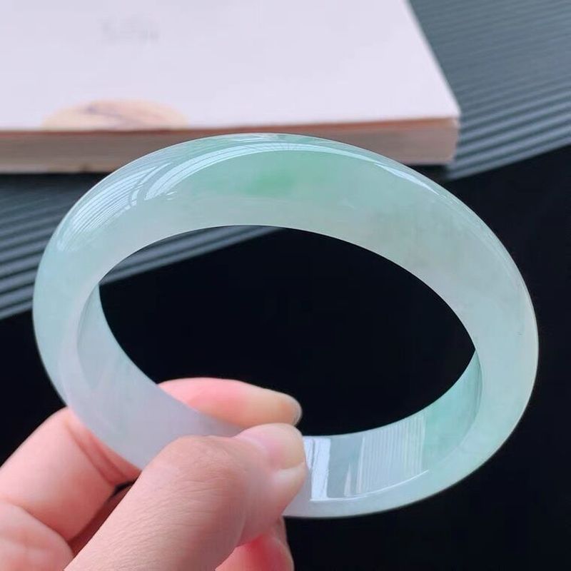 Bracciale in giadeite trasluci - Bracelets recensione e prezzo