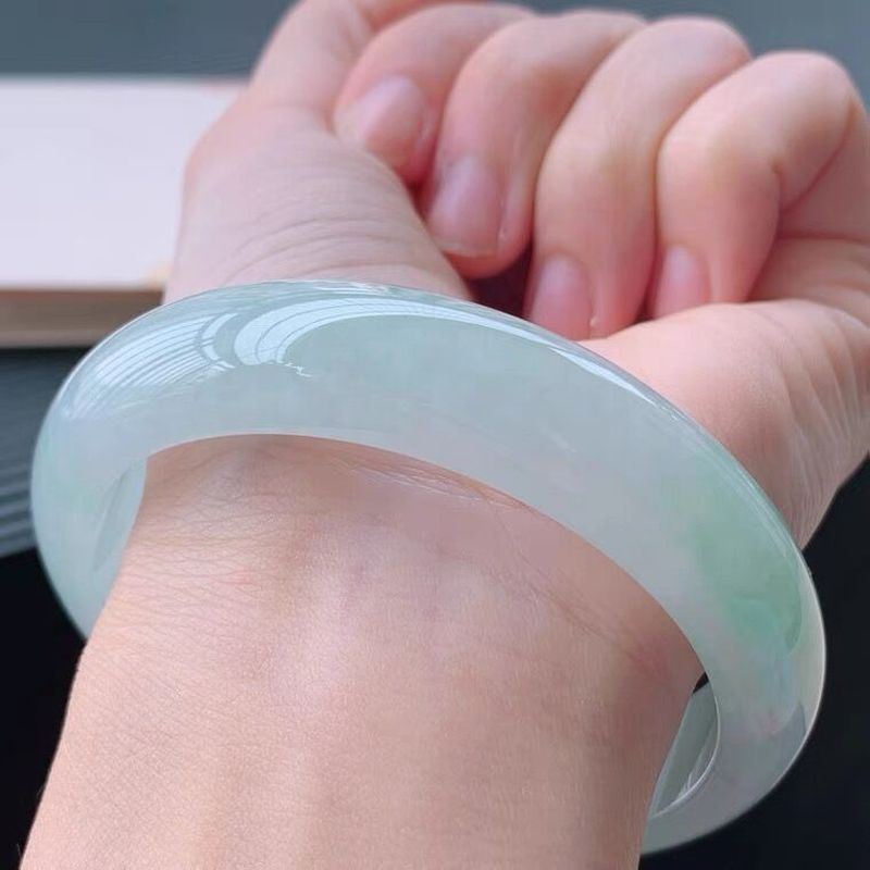 Bracciale in giadeite trasluci - Bracelets recensione e prezzo