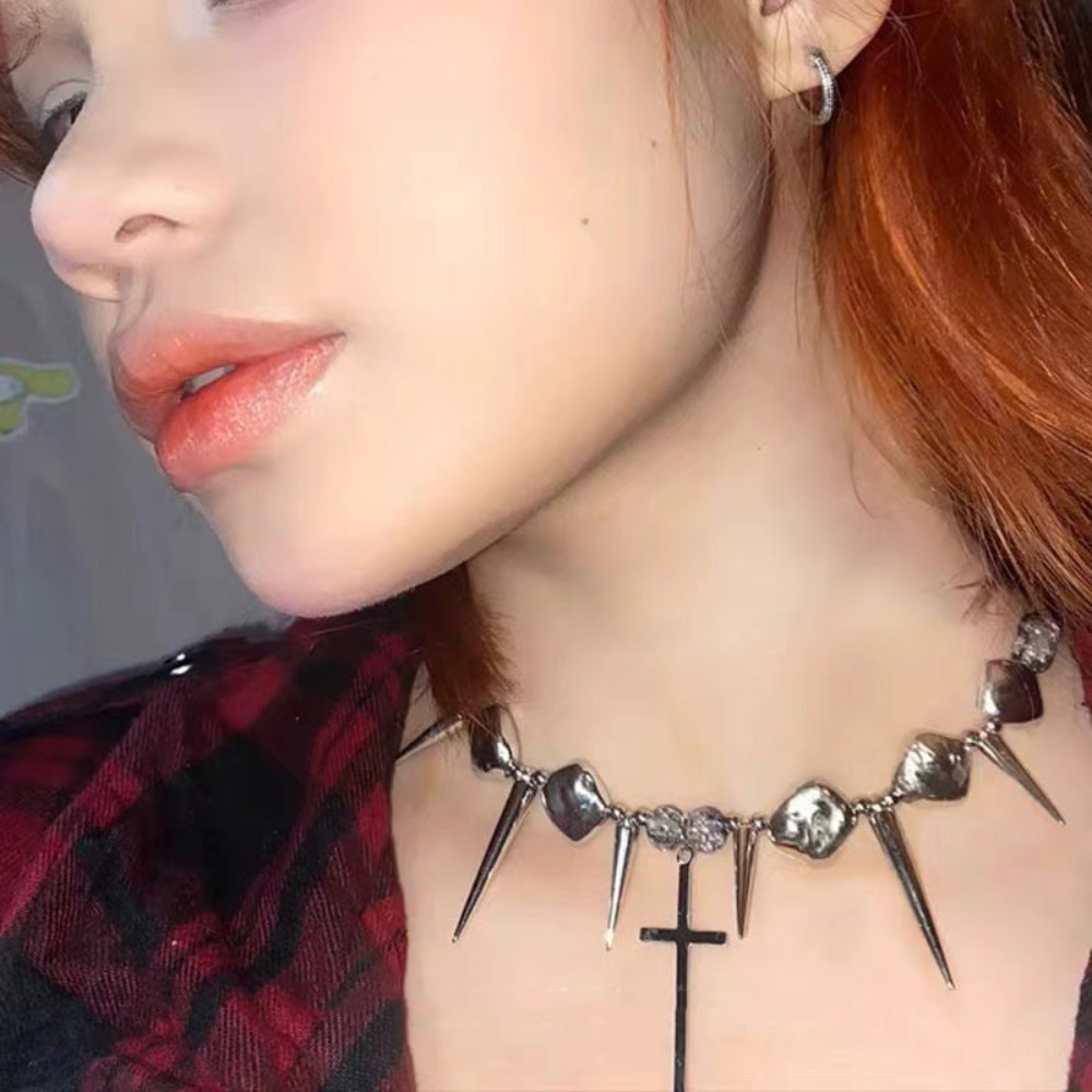 Collana Y2K Subculture con Bor - Goth Punk Spike Choker recensione e prezzo