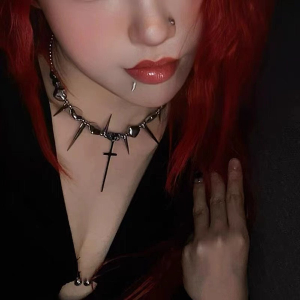 Collana Y2K Subculture con Bor - Goth Punk Spike Choker recensione e prezzo