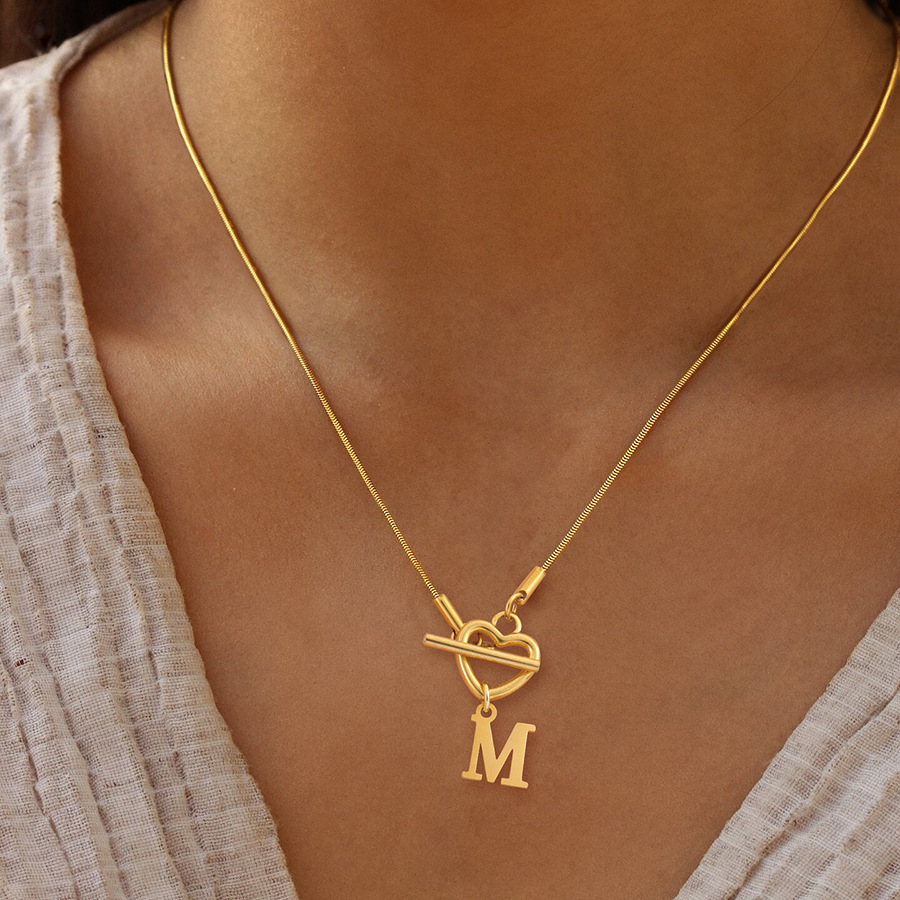 Collana con Ciondolo a Cuore c - Initial Letter Necklace 18K Gold recensione e prezzo
